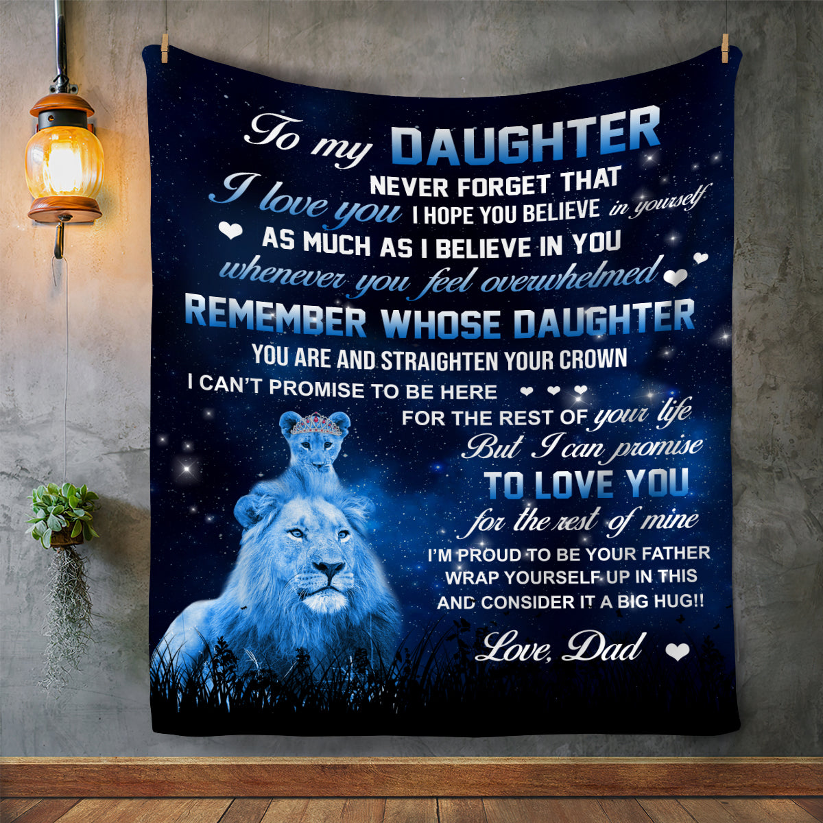 TO MY DAUGHTER STRAIGHTEN YOUR CROWN LOVE DAD LION Cozy Plush Fleece Blankets