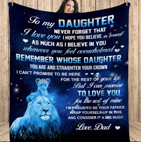 TO MY DAUGHTER STRAIGHTEN YOUR CROWN LOVE DAD LION Cozy Plush Fleece Blankets